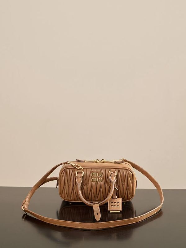 Miumiu 3